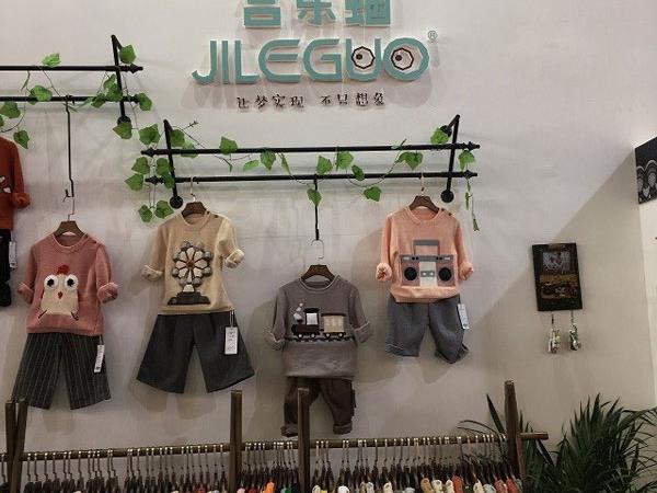 吉乐蝈童装店铺展示