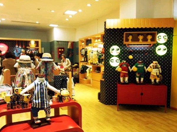 柯览赛童装店铺展示