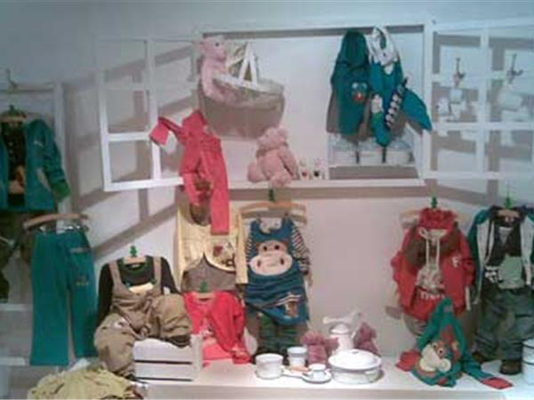 欣琪儿童装店铺展示