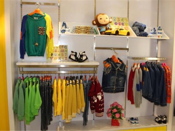 Q娃娃童装店铺展示