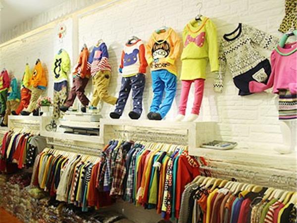 韩红宇童装店铺展示
