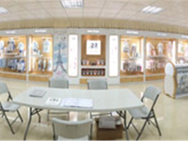 企鹅仔仔童装店铺展示