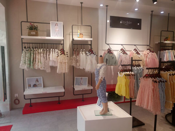 弗萝町童装店铺展示