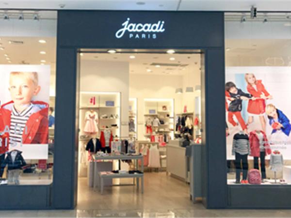 亚卡迪童装店铺展示