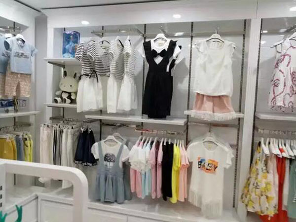 加菲A梦童装店铺展示