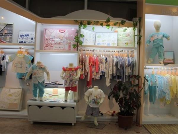 蓓宝童装店铺展示