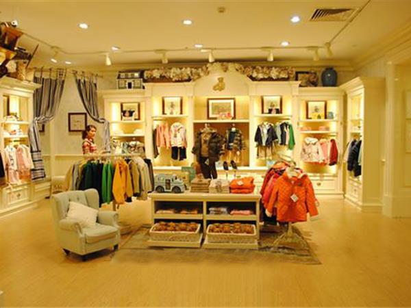 小熊维尼童装店铺展示