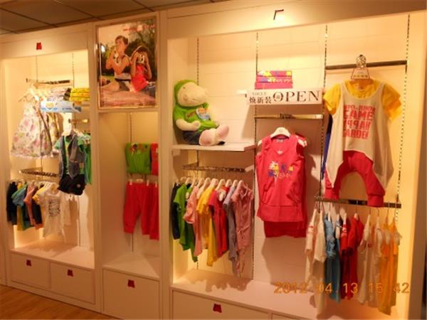 河马占尼童装店铺展示