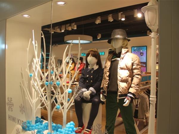 海崴童装店铺展示