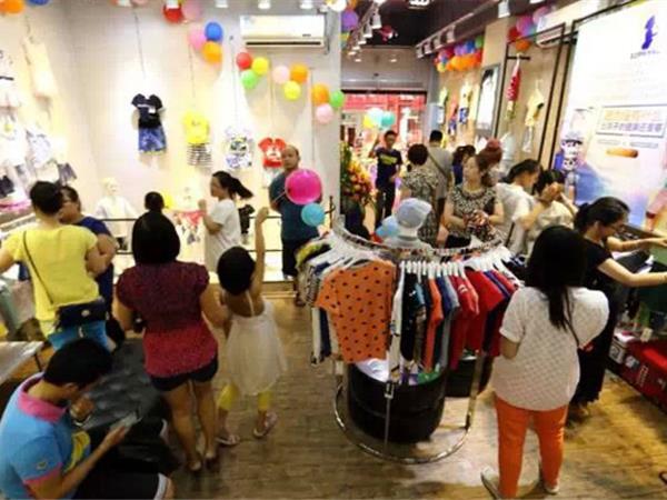 小人物童装店铺展示