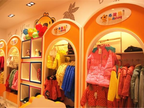 布迪熊童装店铺展示