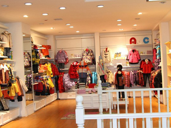 小猪芭那童装店铺展示