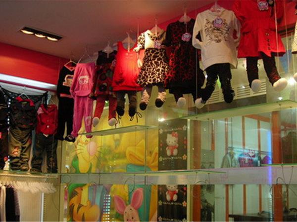 可爱100童装店铺展示