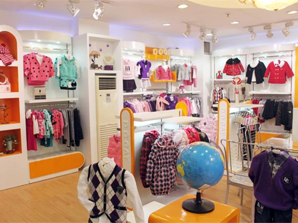 迈秀童装店铺展示