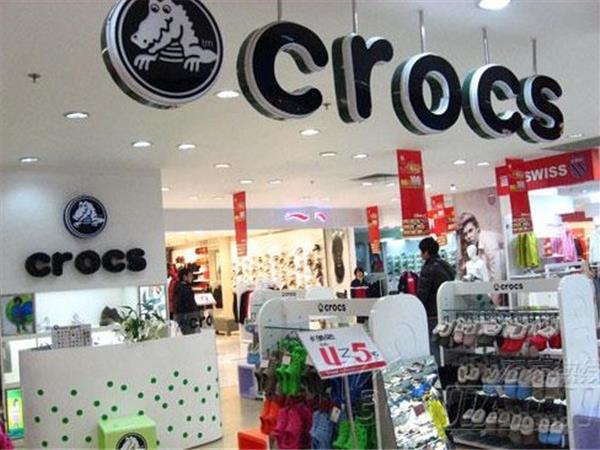 卡骆驰童装店铺展示