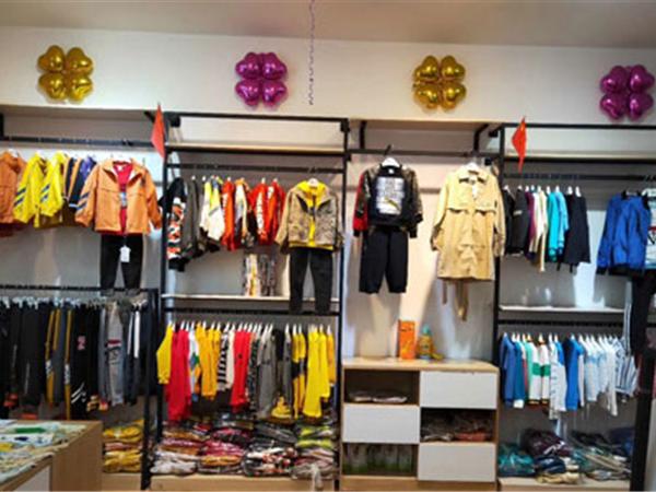 甜蜜小屋童装店铺展示