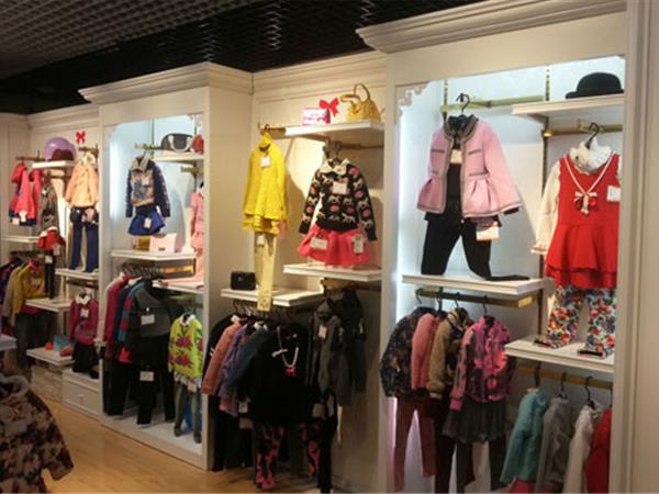 柏惠信子童装店铺展示