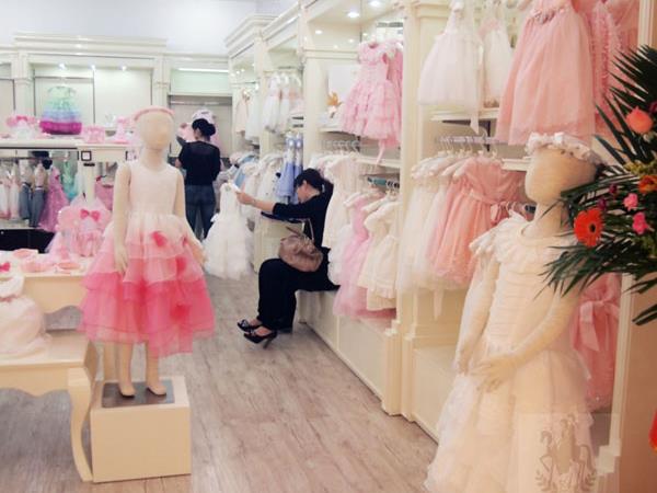 精典·小贵族童装店铺展示