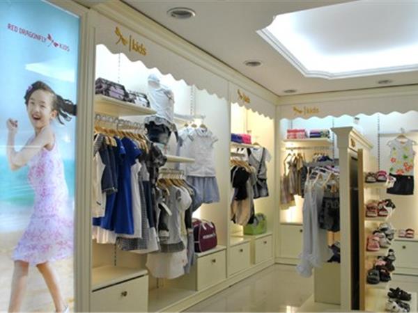 红蜻蜓童装店铺展示