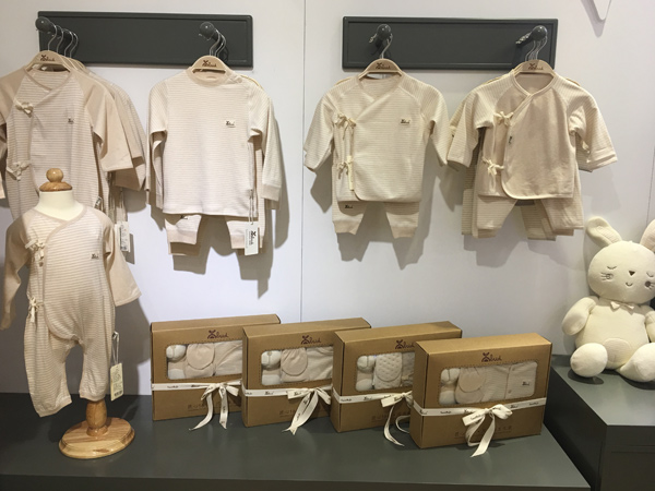 尚芭蒂童装店铺展示