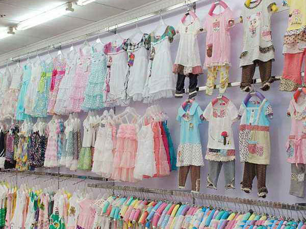 旺仔童装店铺展示