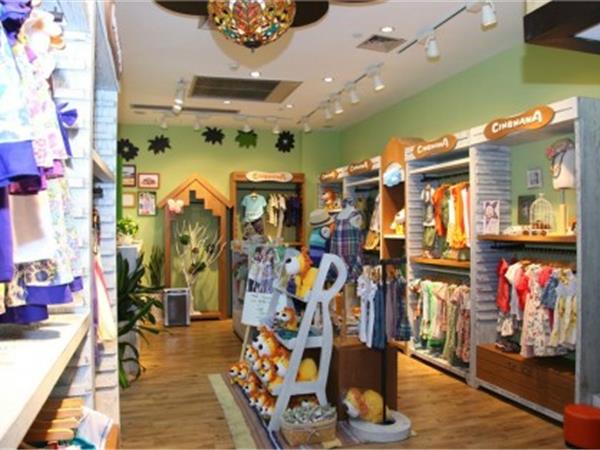 辛巴呐呐童装店铺展示