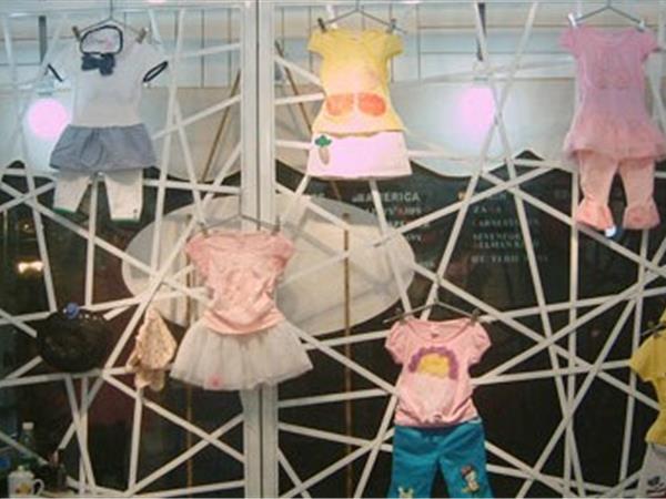 糖果蜜蜂童装店铺展示