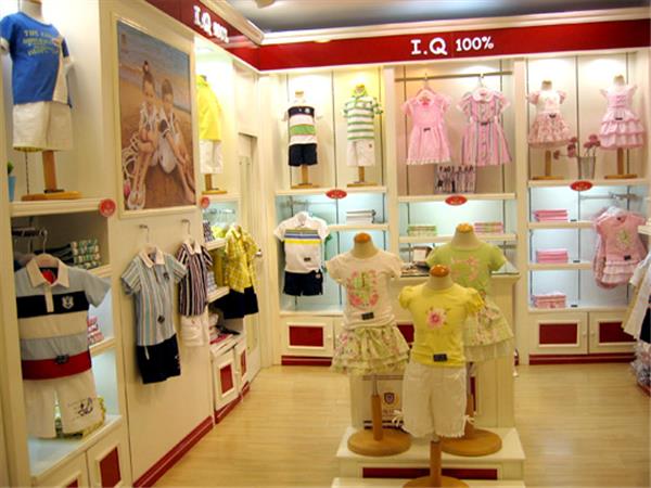 爱可童装店铺展示