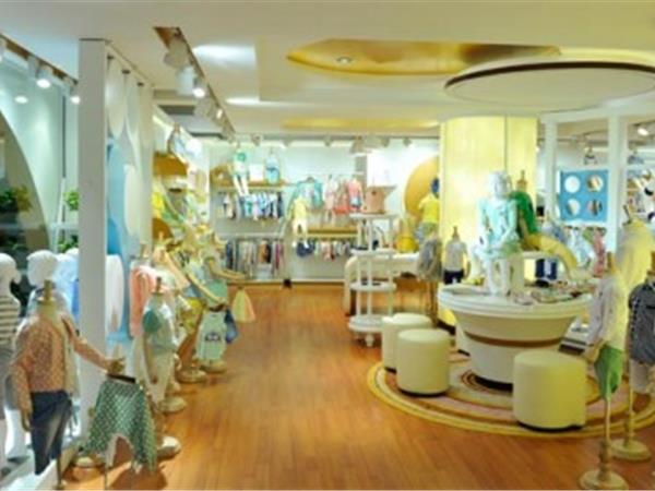 比比安童装店铺展示