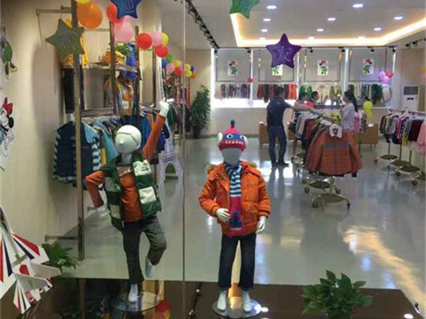 萨米奇童装店铺展示