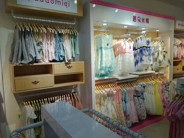 普朵米琪童装店铺展示