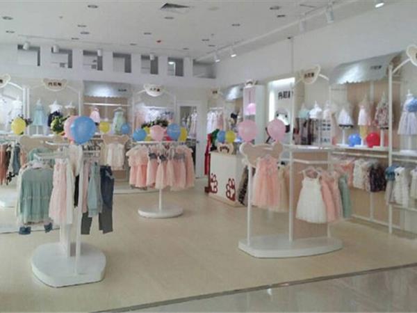 丹尼熊童装店铺展示