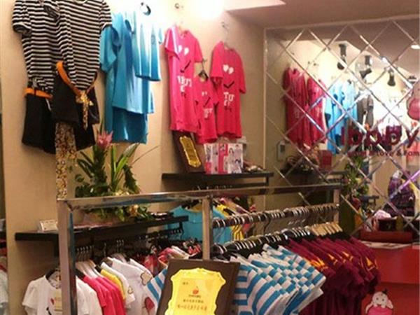 爱贝诗童装店铺展示