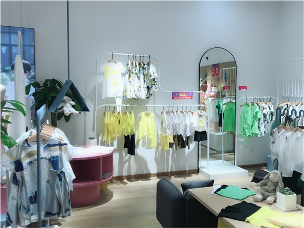 史丘比童装店铺展示