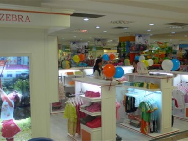 吉卜马童装店铺展示