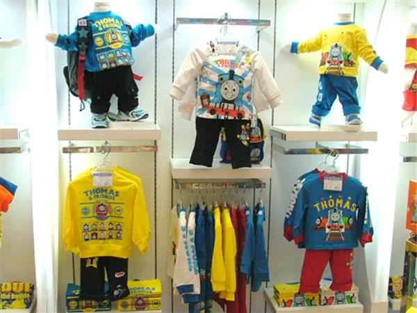 汤玛士小火车童装店铺展示