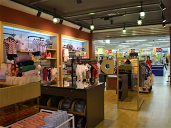 快活龙童装店铺展示