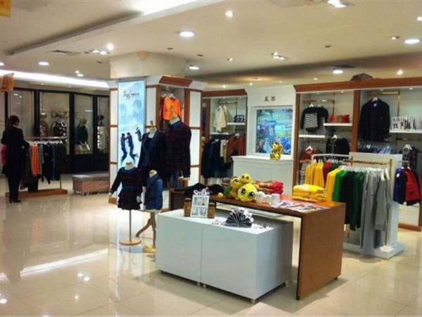 亲尚童装店铺展示