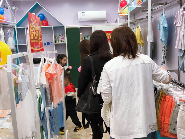 KISS ABC童装店铺展示