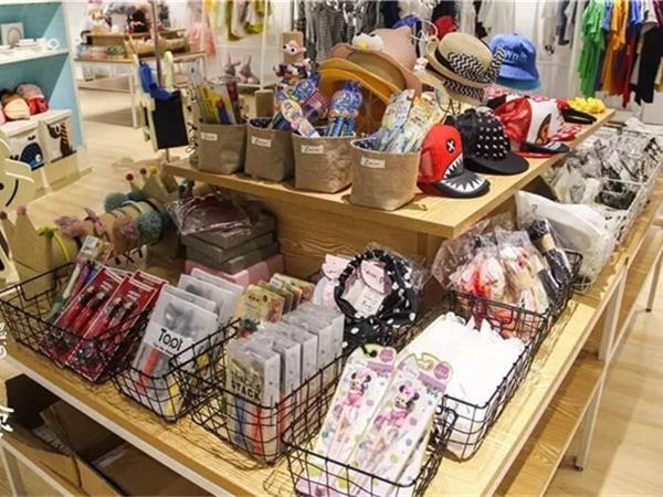大茜小点童装店铺展示