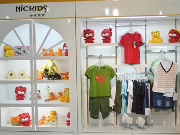 小虎尼可童装店铺展示