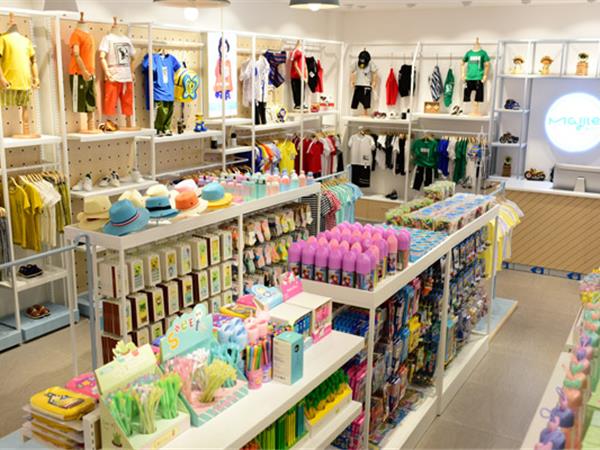 唛吉乐童装店铺展示