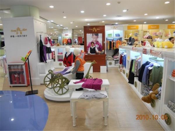 伊慧童装店铺展示