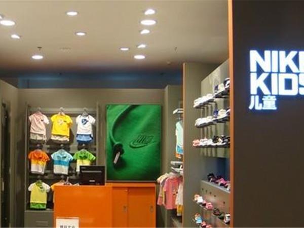 耐克童装店铺展示