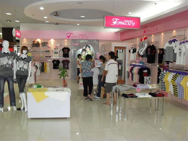 汤姆莉莉童装店铺展示