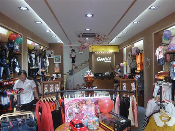 善童童装店铺展示