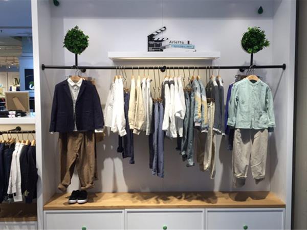 艾卡米勒童装店铺展示