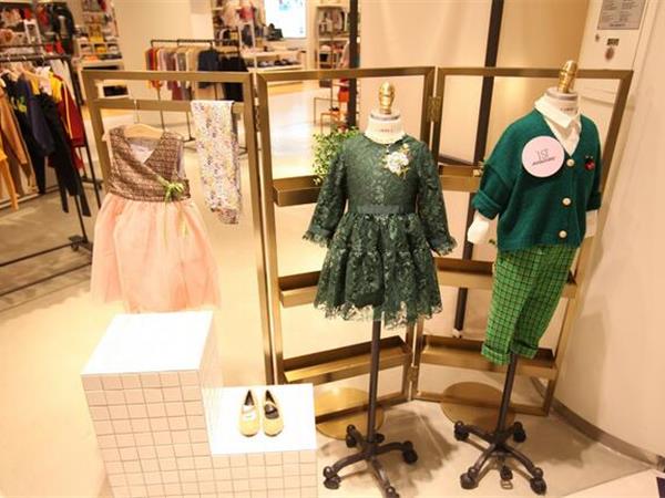 唯心至爱童装店铺展示