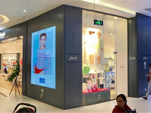 亚卡迪童装店铺展示