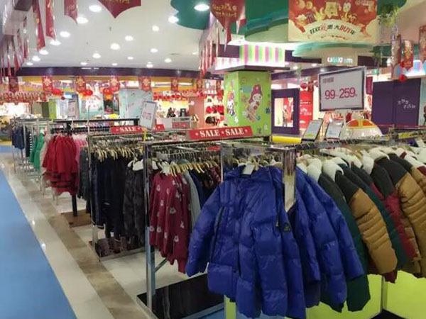 贝甜童装店铺展示